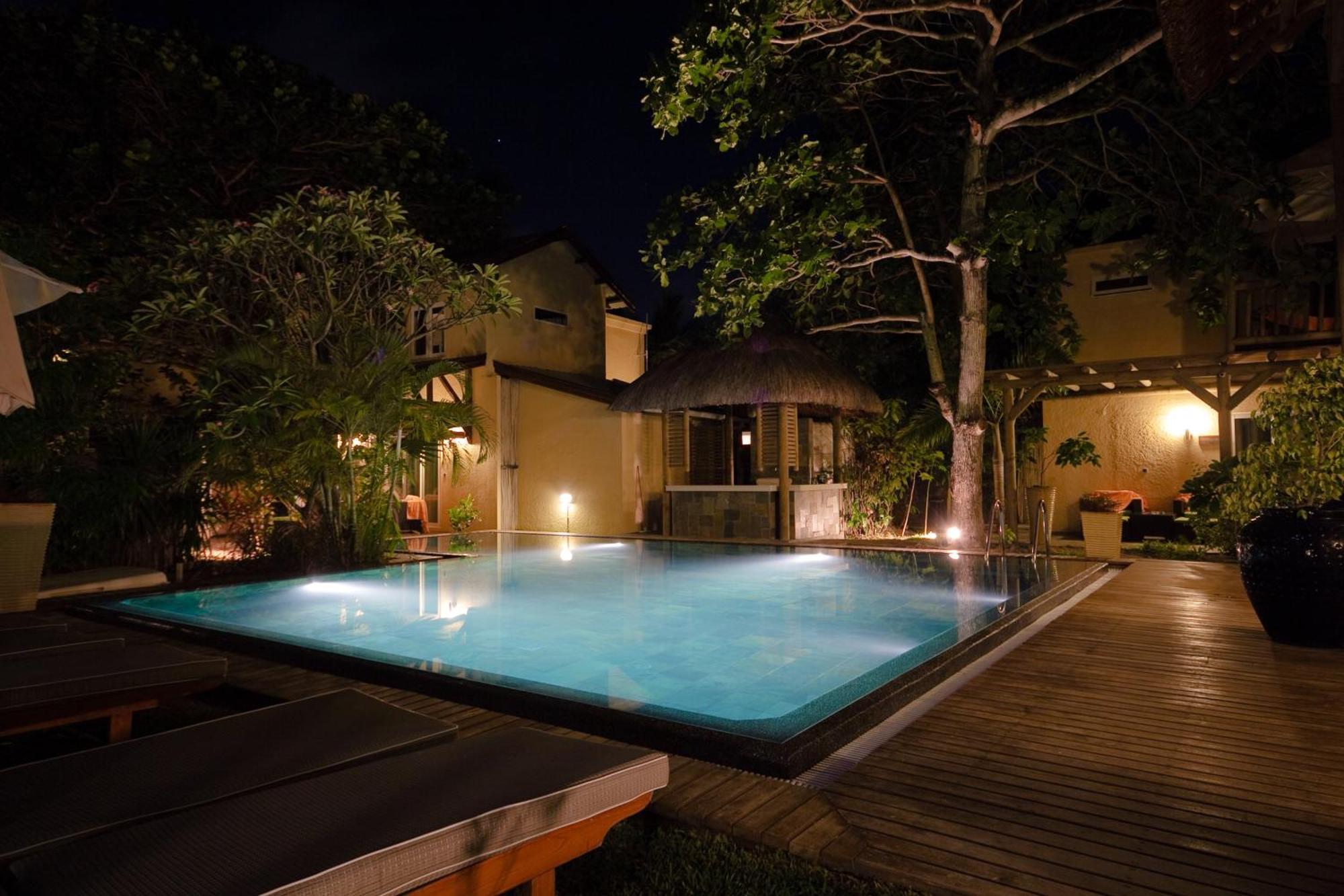 Ocean Villas Hotel Grand Baie Bagian luar foto